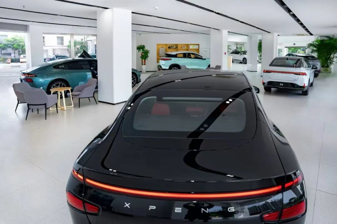 傳統(tǒng)4S店VS新勢力店,轉(zhuǎn)型銷售店長揭秘其中差別