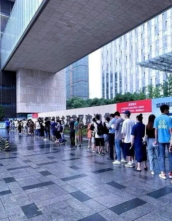 富士康近20萬人趕工iPhone 17