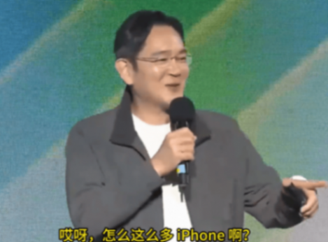 三星李在镕與黃仁勛同臺亮相!幽默調侃:iPhone手機太多了