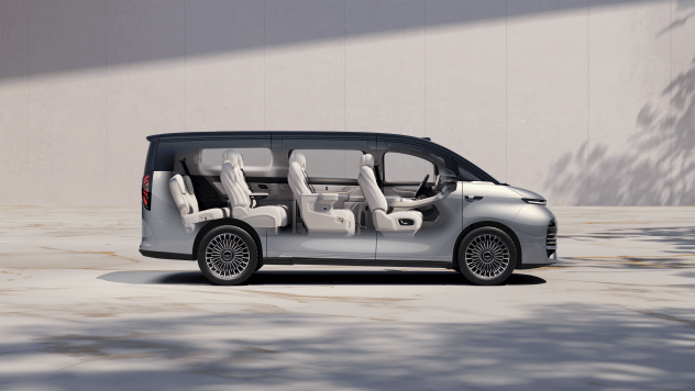 全新標識盡顯尊崇 超級AI增程吉利銀河 V900首秀